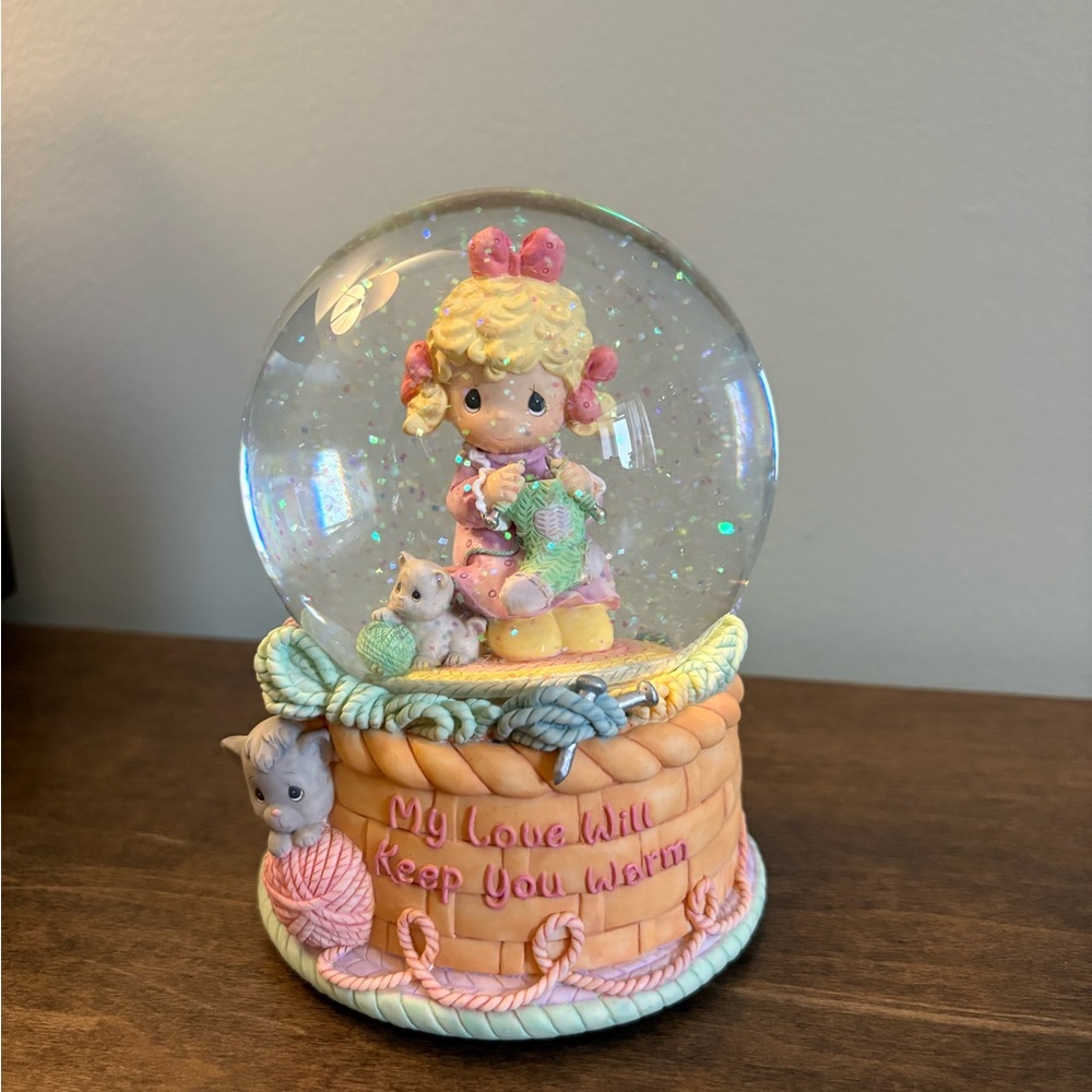 Precious Moments Musical “Fur Elise” Snow Globe 2003